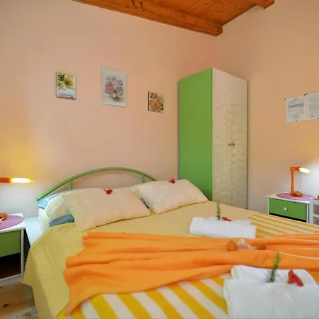 Apartment With Parking Space - 5097 Murter